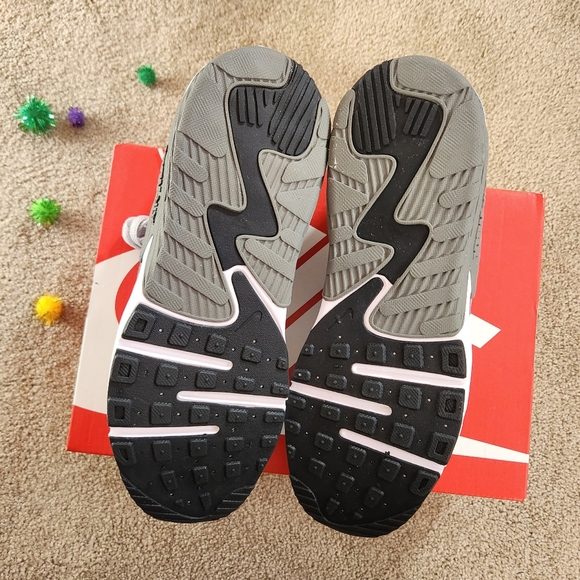 Nike Air Max Excee - Picture 7 of 10